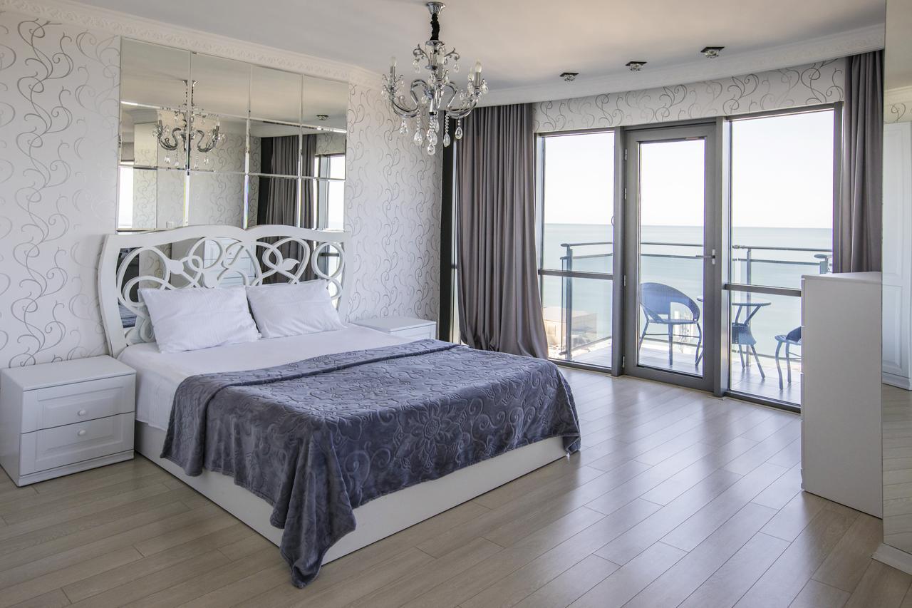 Tina'S Apartments With Panoramic Sea View Батуми Экстерьер фото